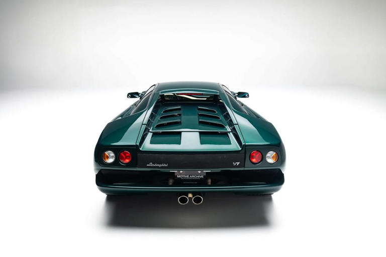 پشت لامبورگینی دیابلو